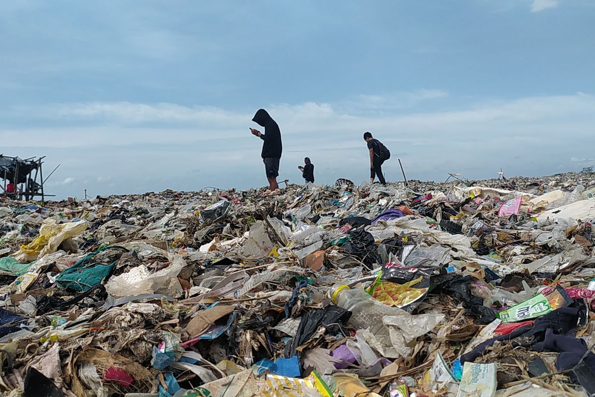 SEMAR (SMART CIRCULAR ECONOMY MANAGEMENT AND RECYCLING): PLATFORM EKONOMI SIRKULAR BERBASIS ARTIFICIAL INTELLIGENCE UNTUK MENGURANGI TIMBULAN SAMPAH DI TPA JATIBARANG KOTA SEMARANG